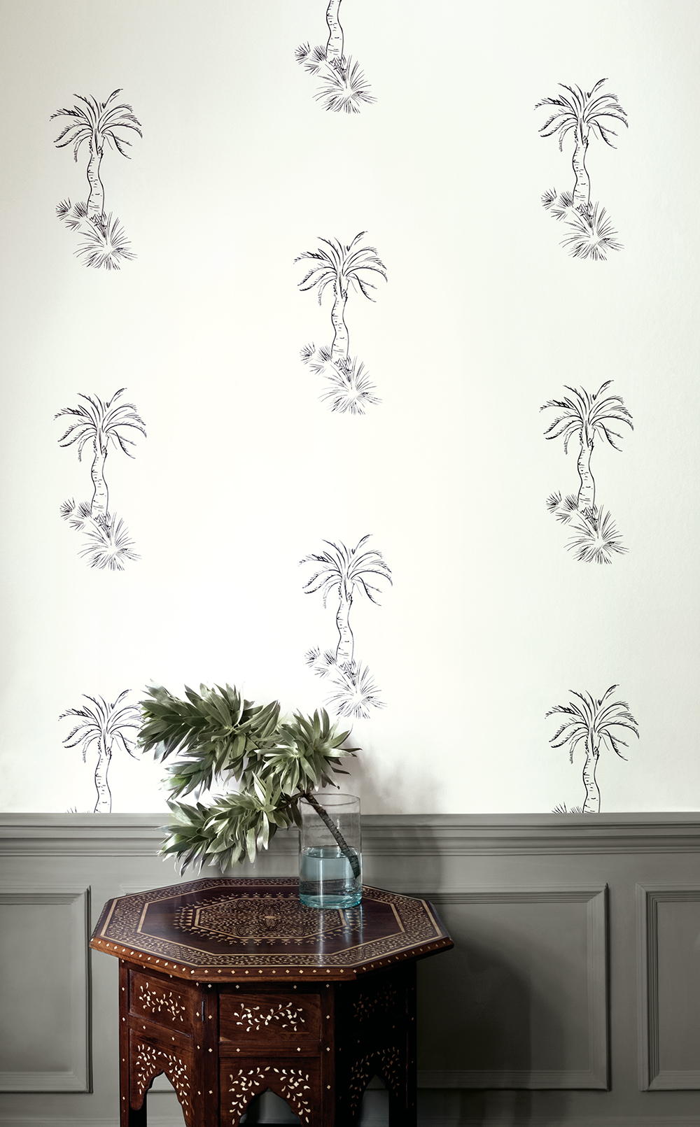 Обои Paint and Paper Library Tresco Lighthouse Palm Pentle 0393LPPENTL фото в интерьере